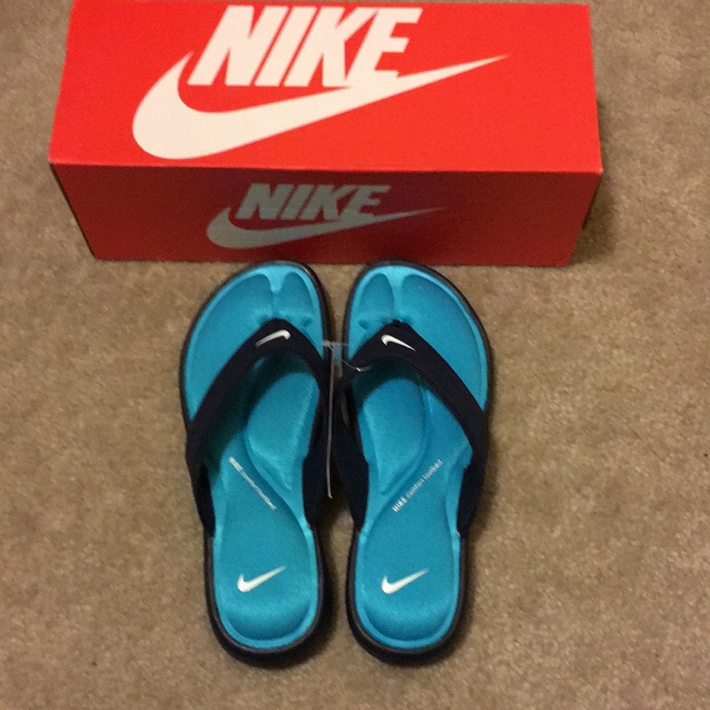 Nike women’s ultra comfort thongs! Brand new!